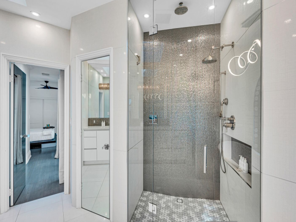 Luxurious 4-Bedroom Retreat Near Las Olas Blvd with Heated Pool